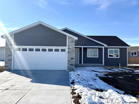 829 Sunridge Dr, Beatrice, NE 68310