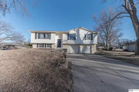 4021 N 95th St, Omaha, NE 68134
