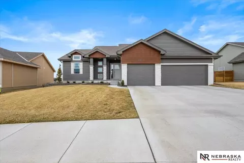 2909 N 166th St, Omaha, NE 68116
