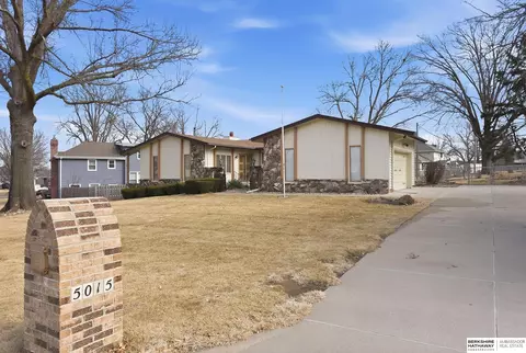 5015 N 103rd St, Omaha, NE 68134
