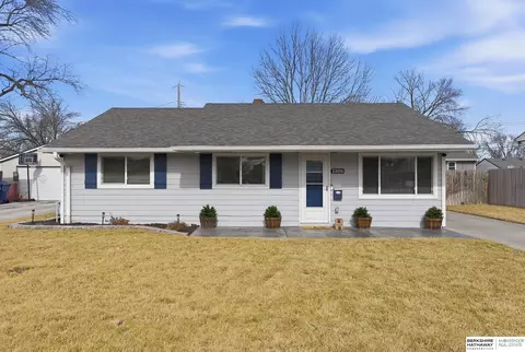 1106 Dorene Blvd, Carter Lake, IA 51510