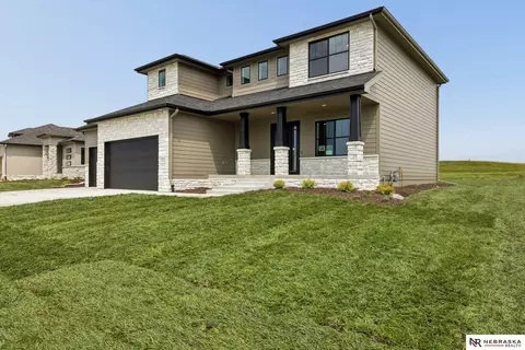 3818 Prairie Breeze Rd, Lincoln, NE 68516