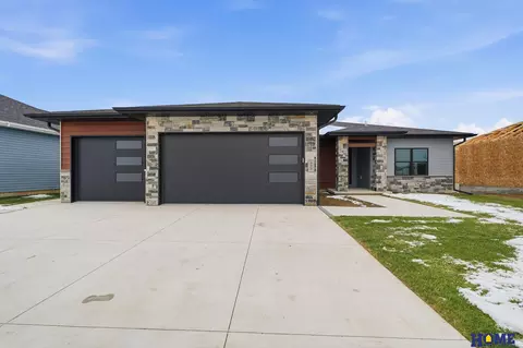 535 N 106th St, Lincoln, NE 68527