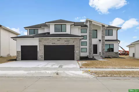 5717 N 197th Ave, Elkhorn, NE 68022
