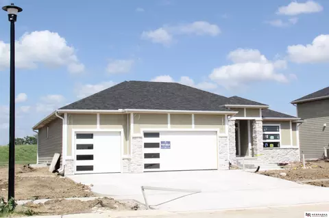 3812 Prairie Breeze Rd, Lincoln, NE 68516