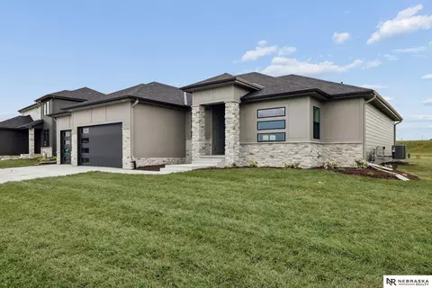 3812 Prairie Breeze Rd, Lincoln, NE 68516