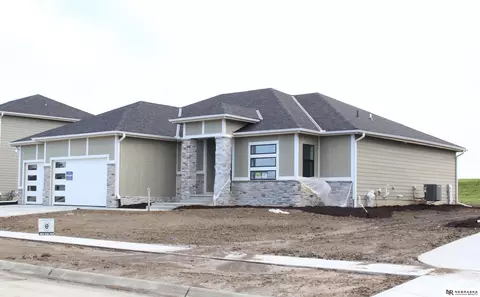 3812 Prairie Breeze Rd, Lincoln, NE 68516