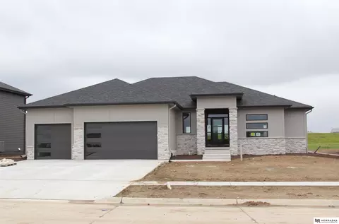 3812 Prairie Breeze Rd, Lincoln, NE 68516