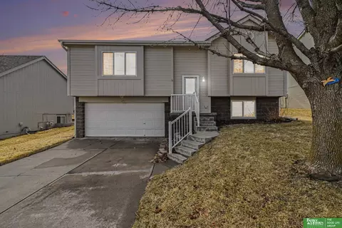 14703 Locust St, Omaha, NE 68116