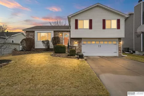 325 W Chadderton Dr, Lincoln, NE 68521