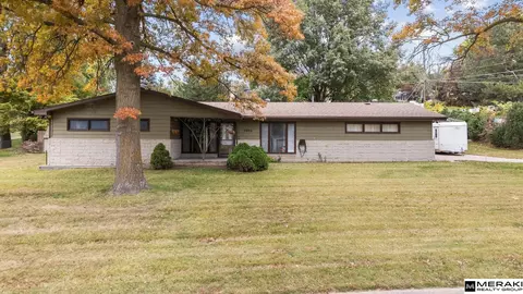 2006 Pleasantview Ln, Bellevue, NE 68005