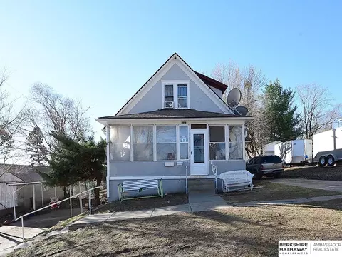 3021 Fillmore Cir, Omaha, NE 68112