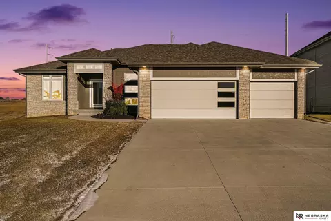 10017 S 181st St, Omaha, NE 68136