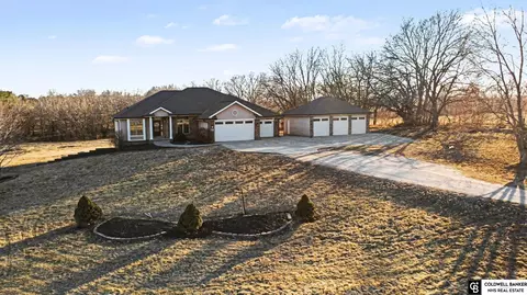 9865 Fowler Dr, Papillion, NE 68046
