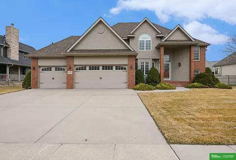 1280 N Bristolwood Dr, Fremont, NE 68025