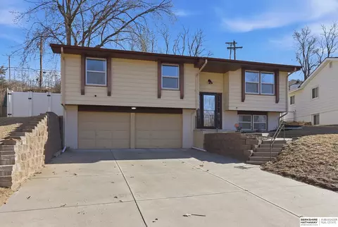403 Garden Ave, Bellevue, NE 68005