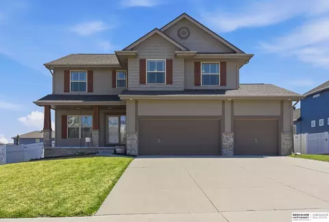 11611 S 110 Ave, Papillion, NE 68046
