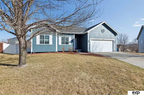 18708 Hayes Cir, Omaha, NE 68135