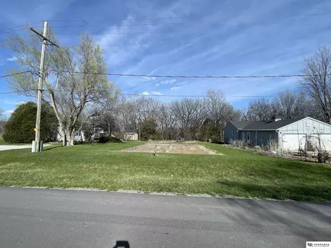 1916 Beaver Lake Blvd, Plattsmouth, NE 68048