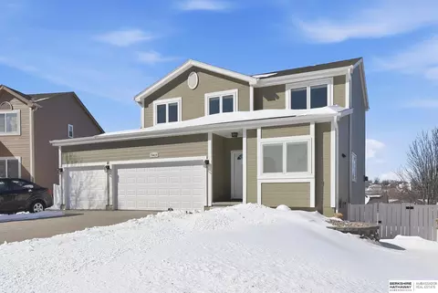 14610 Nebraska Cir, Omaha, NE 68116