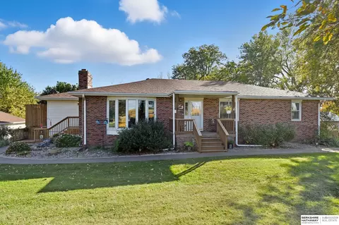 1703 Pinecrest Rd, Bellevue, NE 68123