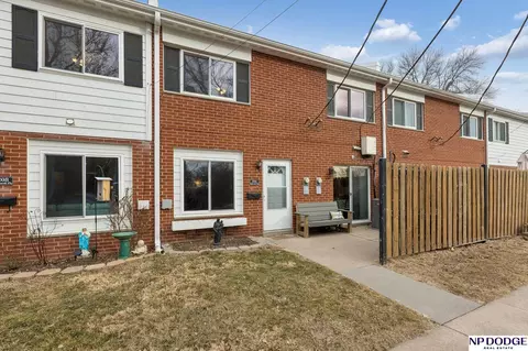 206 Bancroft Plz, Omaha, NE 68108
