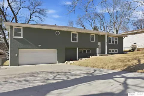 2116 S 121st St, Omaha, NE 68144
