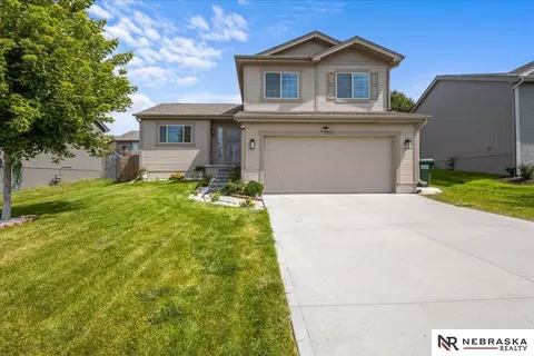 7713 N 82nd St, Omaha, NE 68122