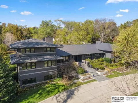 1718 Ridgewood Ave, Omaha, NE 68124