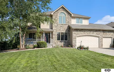 2231 Crystal Creek Dr, Papillion, NE 68046