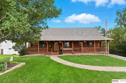 8616 Emerson Rd, Plattsmouth, NE 68048