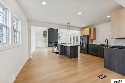 2109 S 61st Ave, Omaha, NE 68106