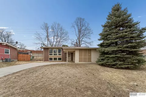 9658 Corby St, Omaha, NE 68134