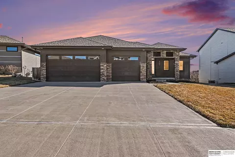 9001 N 169 St, Bennington, NE 68007