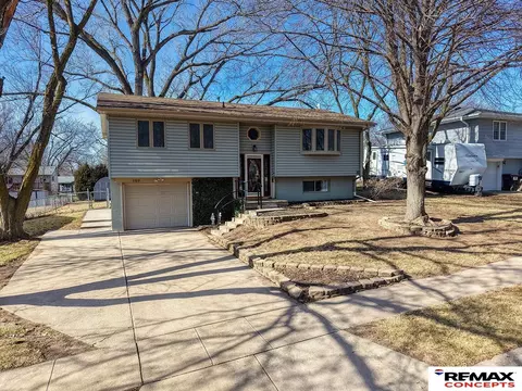 109 Concord Ave, Hickman, NE 68372