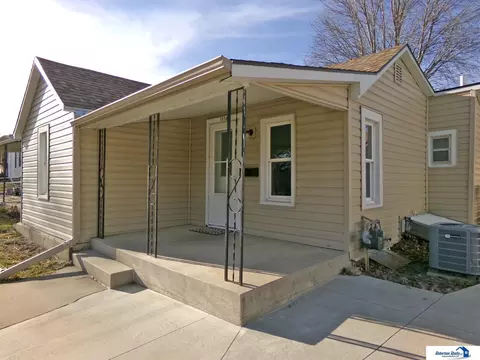 Exterior - 1118 Bell St, Beatrice, NE 68310 photo 1 of 3