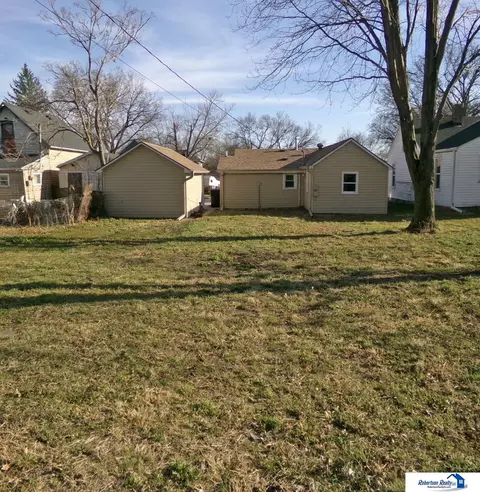 Exterior - 1118 Bell St, Beatrice, NE 68310 photo 3 of 3