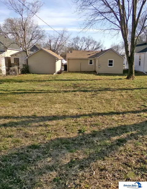 Exterior - 1118 Bell St, Beatrice, NE 68310 photo 2 of 3