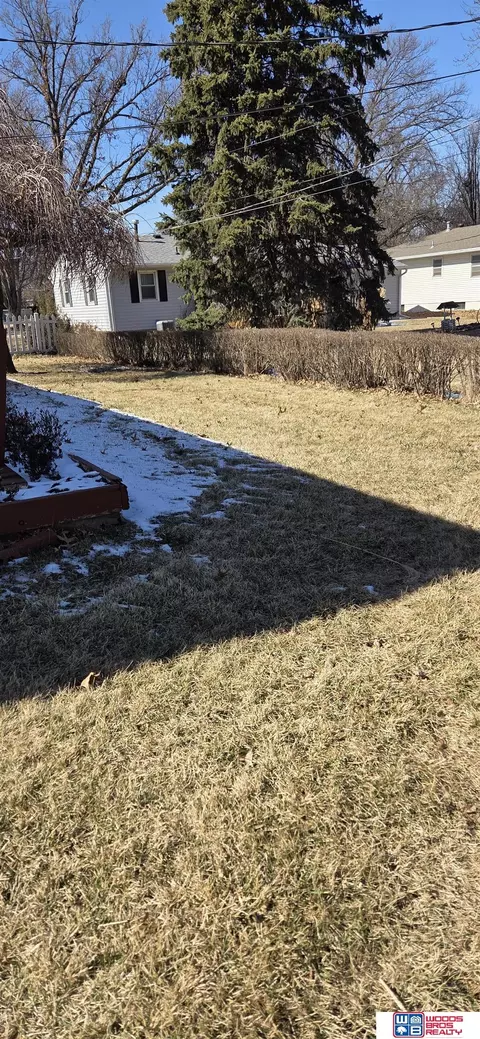 Exterior - 1308 Park St, Beatrice, NE 68310 photo 2 of 2