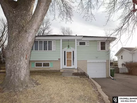 7813 S 37th St, Bellevue, NE 68147