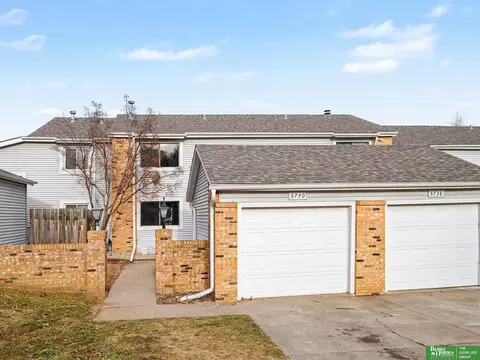 8740 Granville Pkwy, La Vista, NE 68128