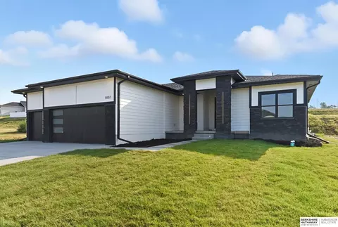 11107 S 218th St, Gretna, NE 68028