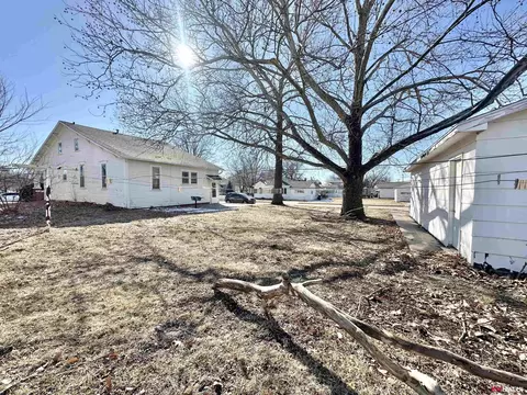 Exterior - 900 Bell St, Beatrice, NE 68310 photo 2 of 2