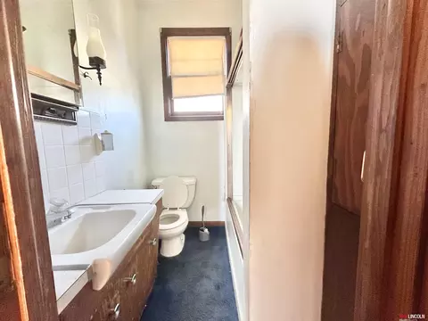 Bath - 900 Bell St, Beatrice, NE 68310 photo 1 of 2