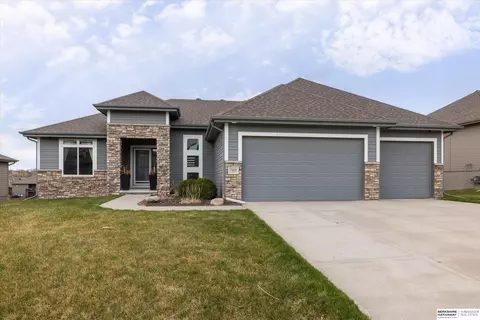 7906 S 194th St, Gretna, NE 68028