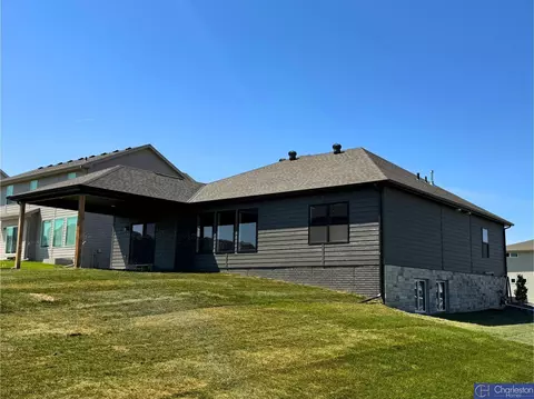 16903 Daniel St, Bennington, NE 68007 photo 2