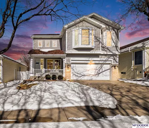 17202 Walnut Plz, Omaha, NE 68130