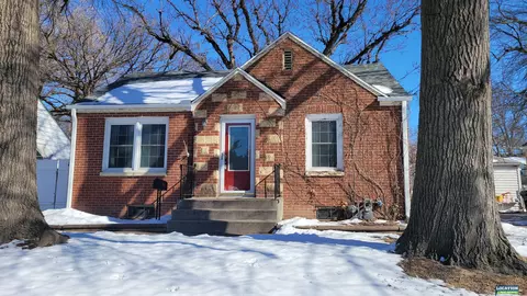 854 S 48th St, Lincoln, NE 68510
