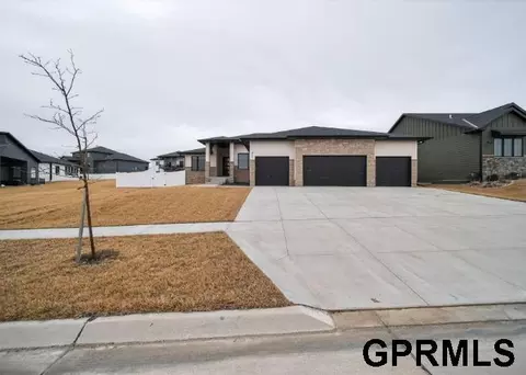 911 N 107th St, Lincoln, NE 68527