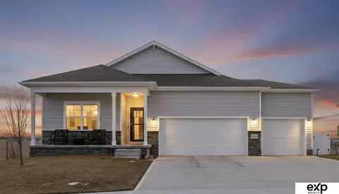 17525 Rose Lane Rd, Omaha, NE 68136